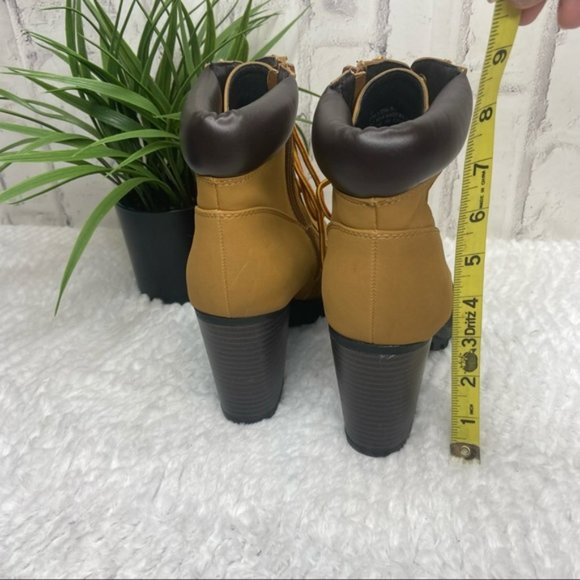 Women’s Suede Lace Up Heel Boot - Picture 2 of 6